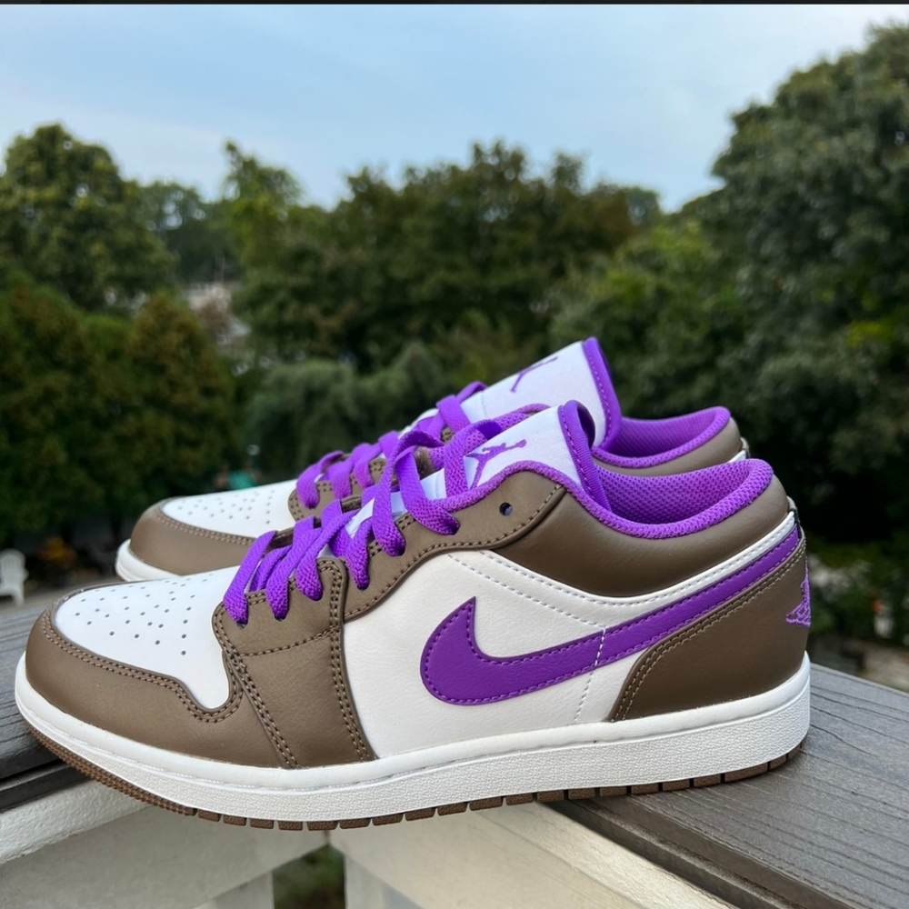 AIR JORDAN 1 LOW "WHITE/PURPLE/MOCHA MEN'S US SIZE 13 BRAND NEW IN BOX